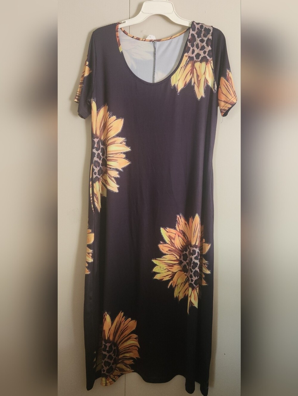 D46 Black & Yellow Sunflower Print Short-Sleeve flowy lightweight Maxi Dress